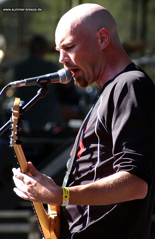 Bild eines Mitglieds der Band God Dethroned beim Live Auftritt auf dem Summer Breeze 2003.